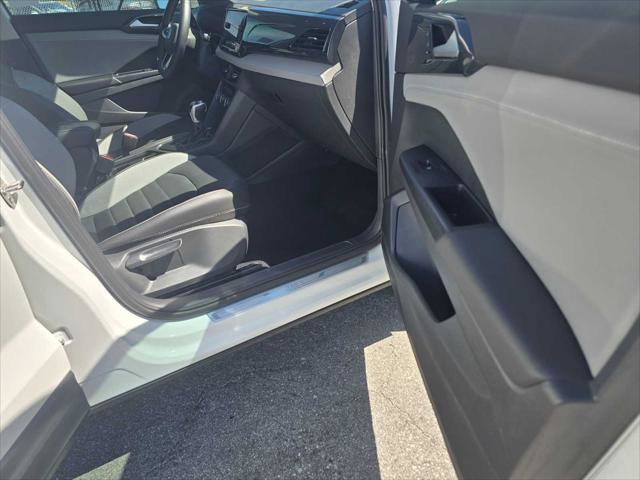 Used 2022 Volkswagen Taos SEL w/ Panoramic Sunroof Package image 10