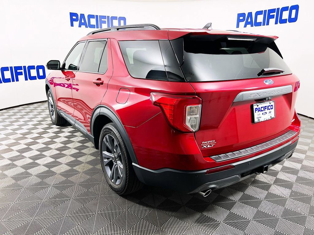 Used 2023 Ford Explorer XLT w/ Equipment Group 202A image 6