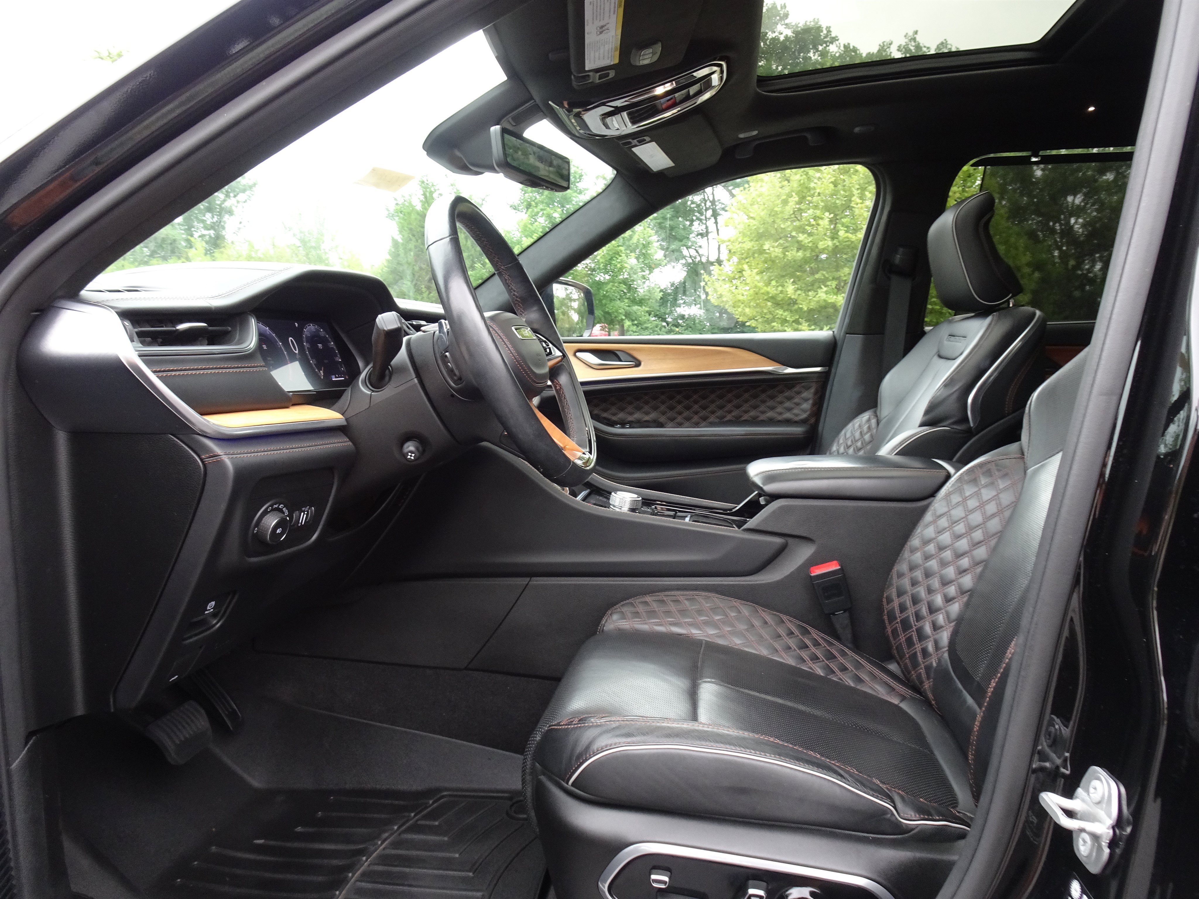 Used 2021 Jeep Grand Cherokee L Summit AWD/4WD image 2