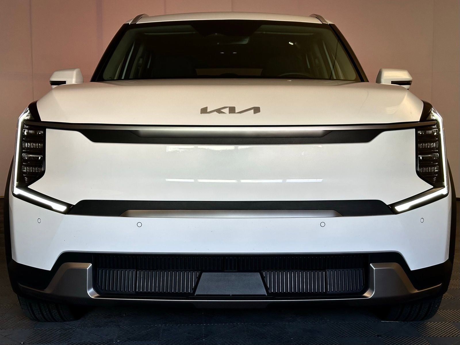 Used 2025 Kia EV9 Wind image 27