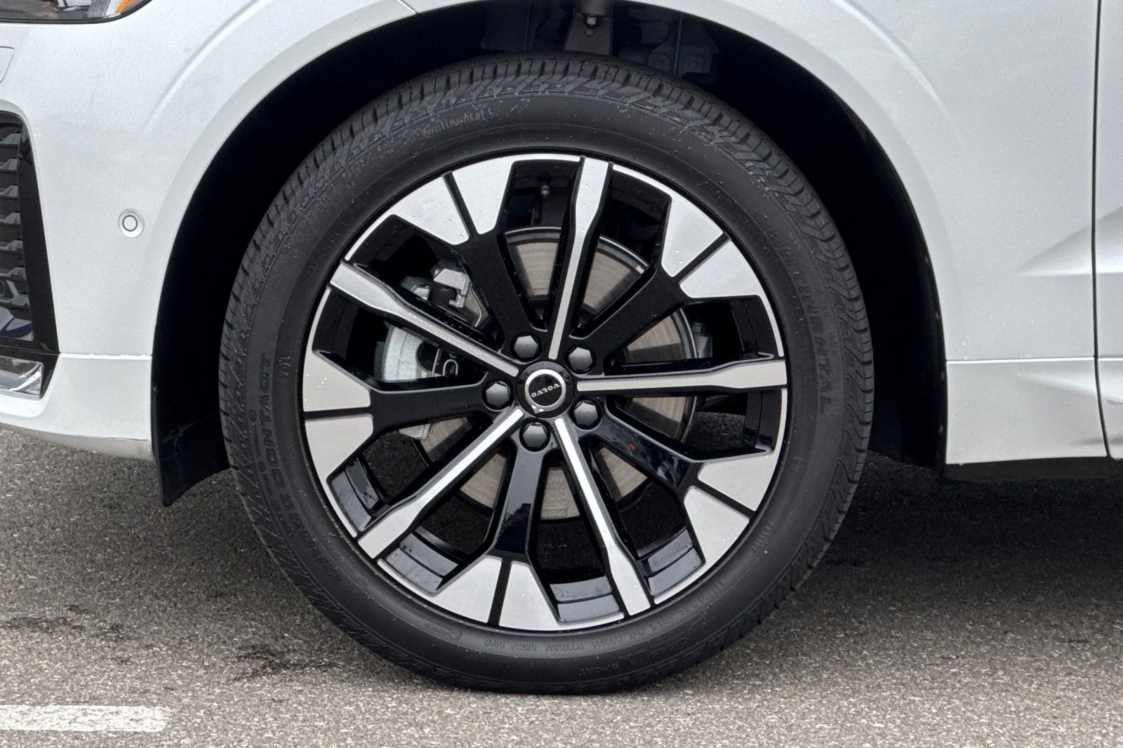 Certified 2026 Volvo XC60 B5 Plus w/ Climate Package PRO AWD/4WD image 31