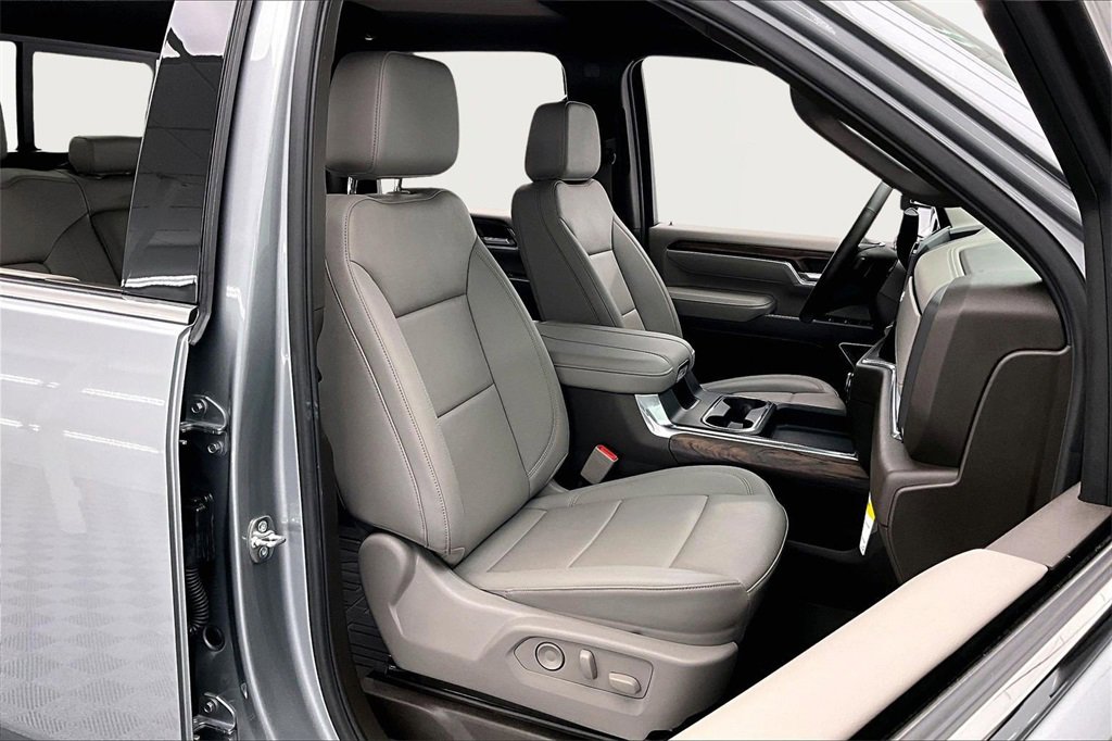 Used 2025 GMC Sierra 3500 SLT w/ SLT Premium Package image 7