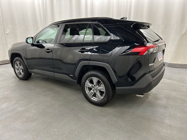 Used 2024 Toyota RAV4 LE AWD/4WD image 3