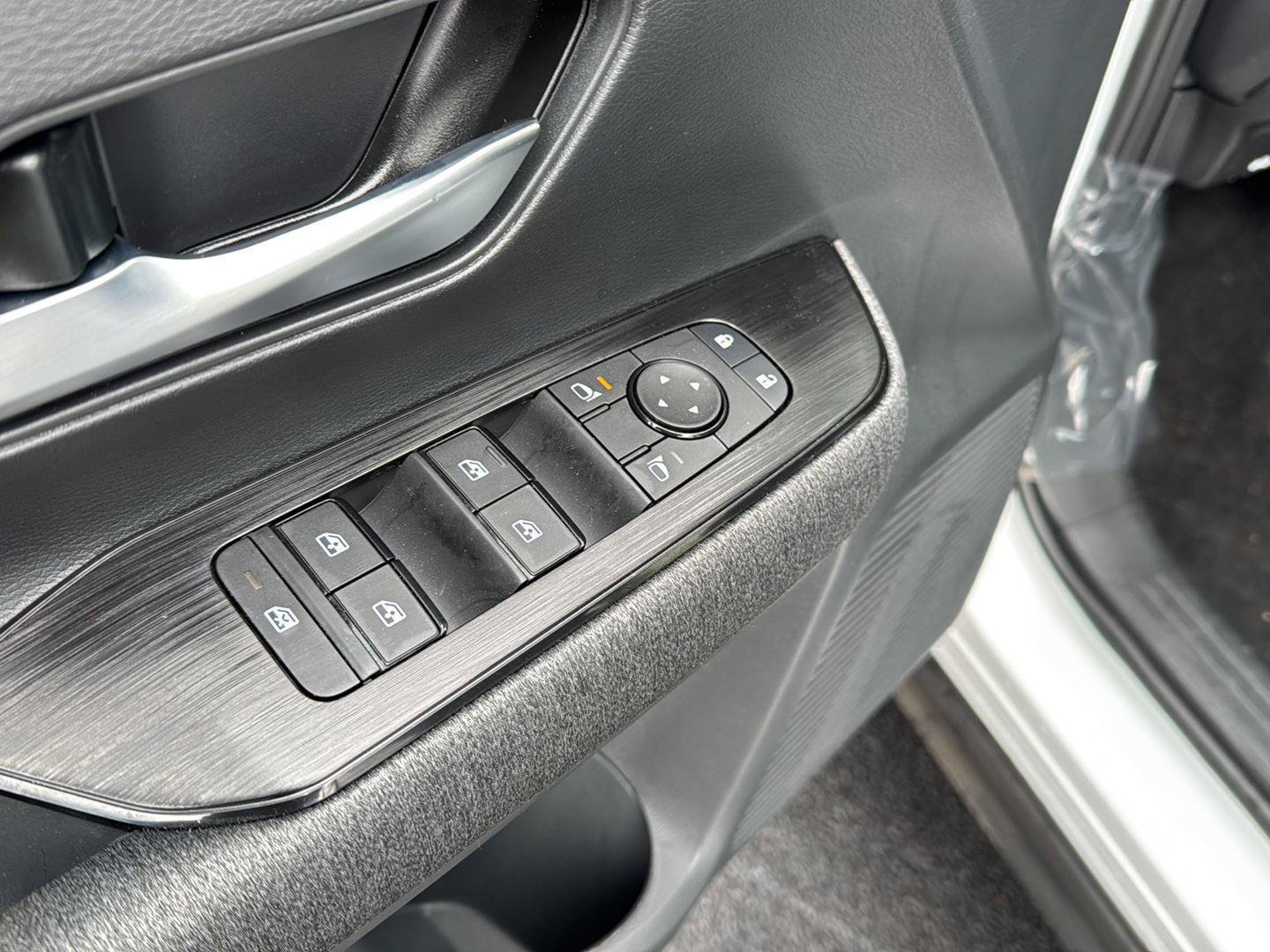 New 2026 Nissan Kicks SV w/ SV Premium Package FWD image 29