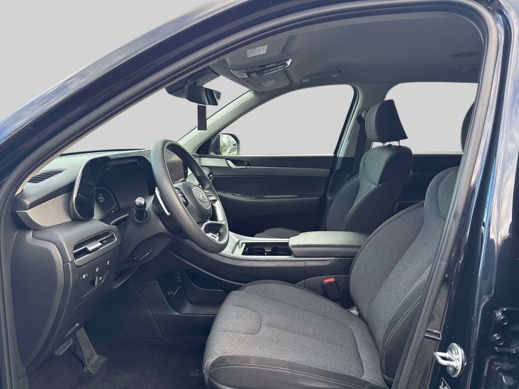 Used 2023 Hyundai Palisade SE w/ Cargo Package image 16