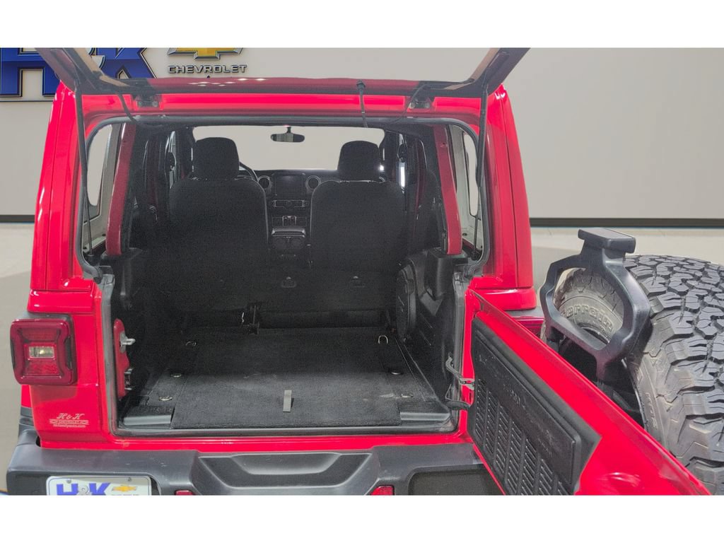 Used 2018 Jeep Wrangler Unlimited Sahara w/ Uconnect 4C Nav & Sound Group AWD/4WD image 26