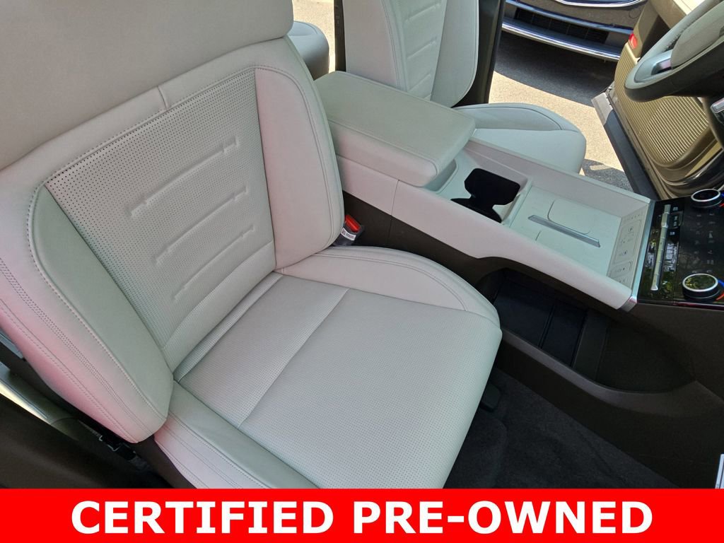 Used 2025 Hyundai Santa Fe Calligraphy AWD/4WD image 10