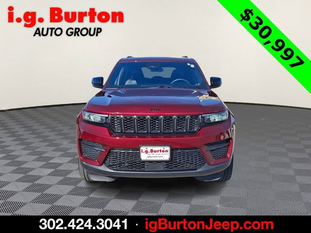 Used 2023 Jeep Grand Cherokee Altitude image 2