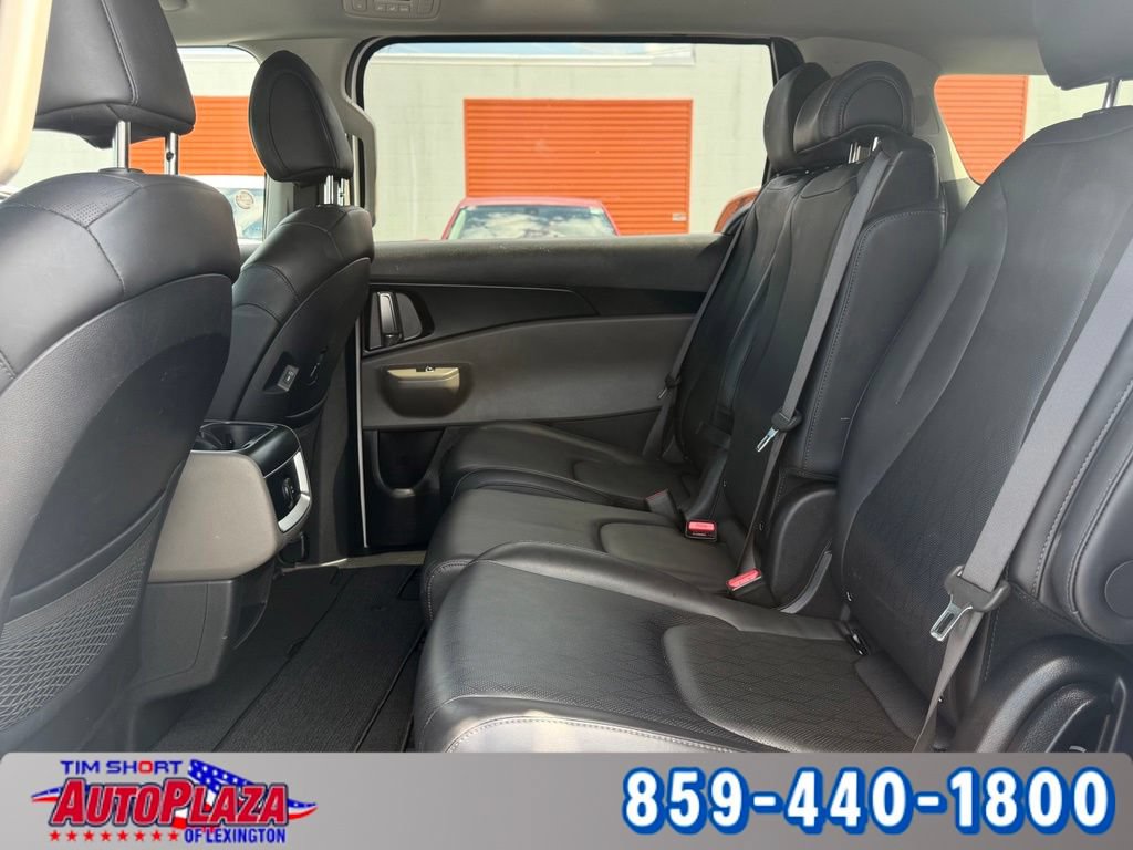 Used 2025 Kia Carnival FWD image 32