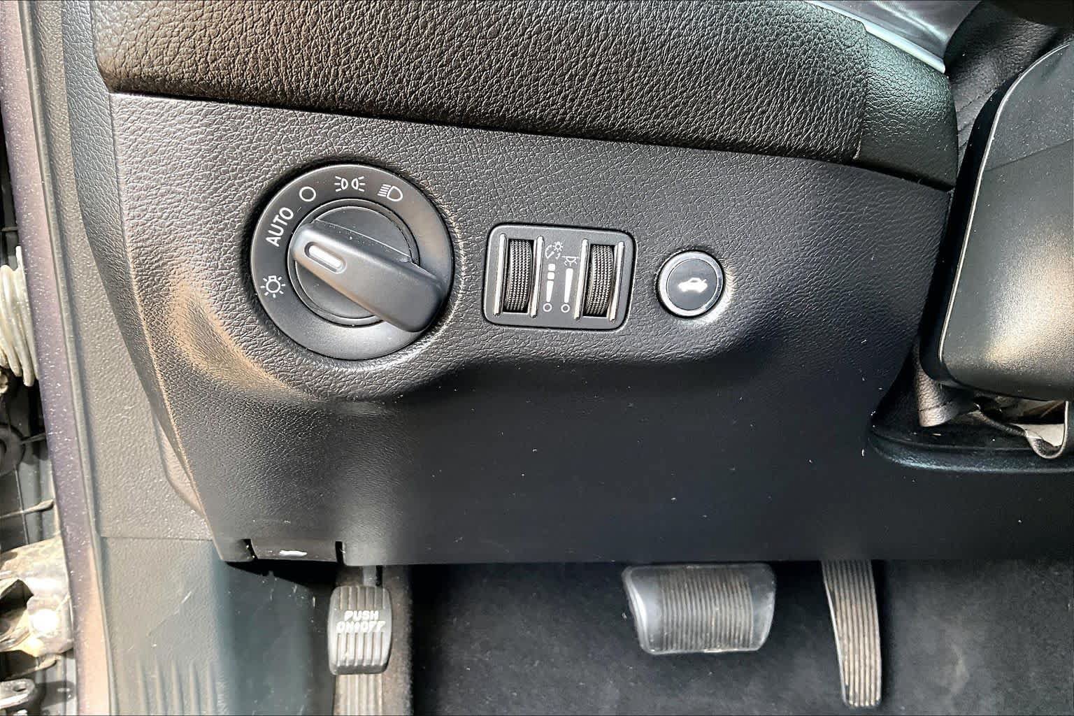 Used 2019 Dodge Challenger SXT RWD image 31