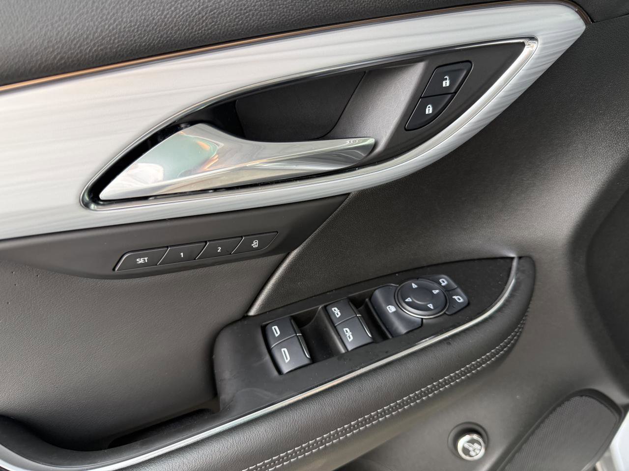 Used 2024 Buick Envision Avenir AWD/4WD image 11