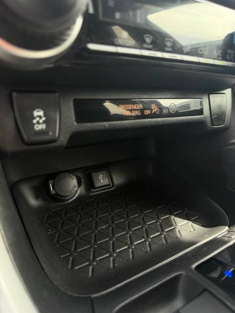 Used 2021 Toyota RAV4 LE FWD image 19