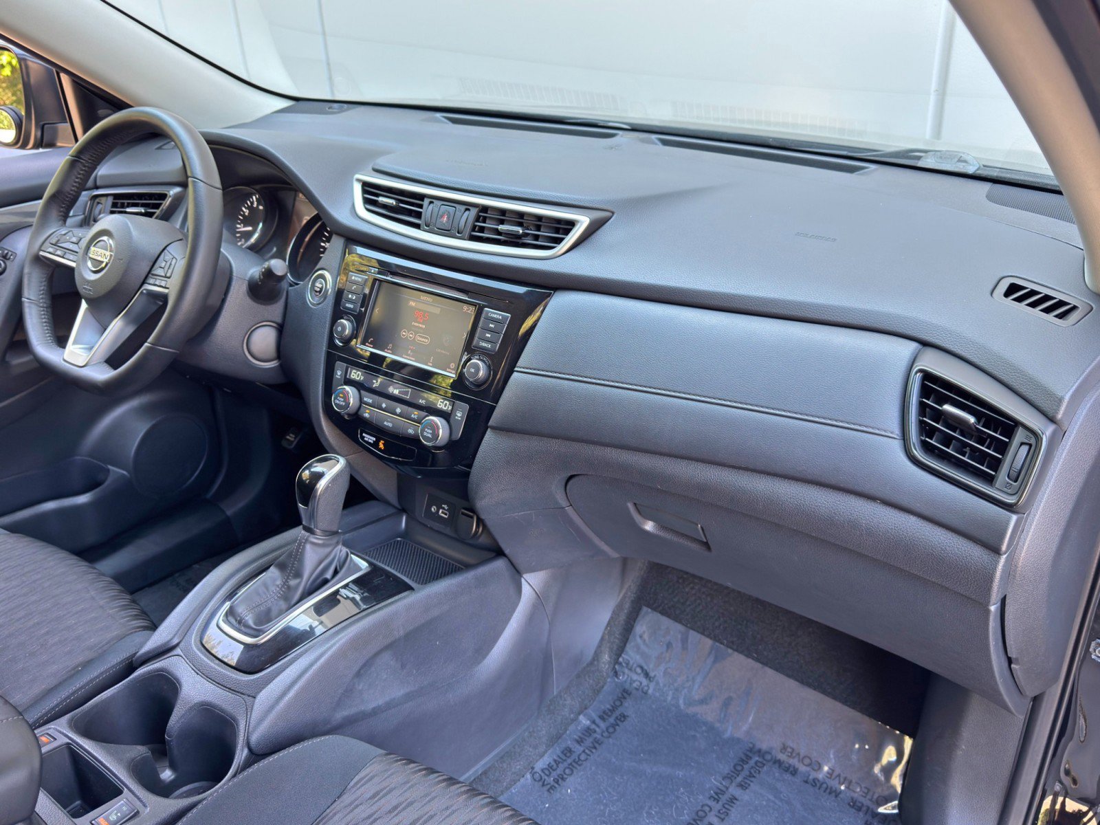 Used 2018 Nissan Rogue SV FWD image 13