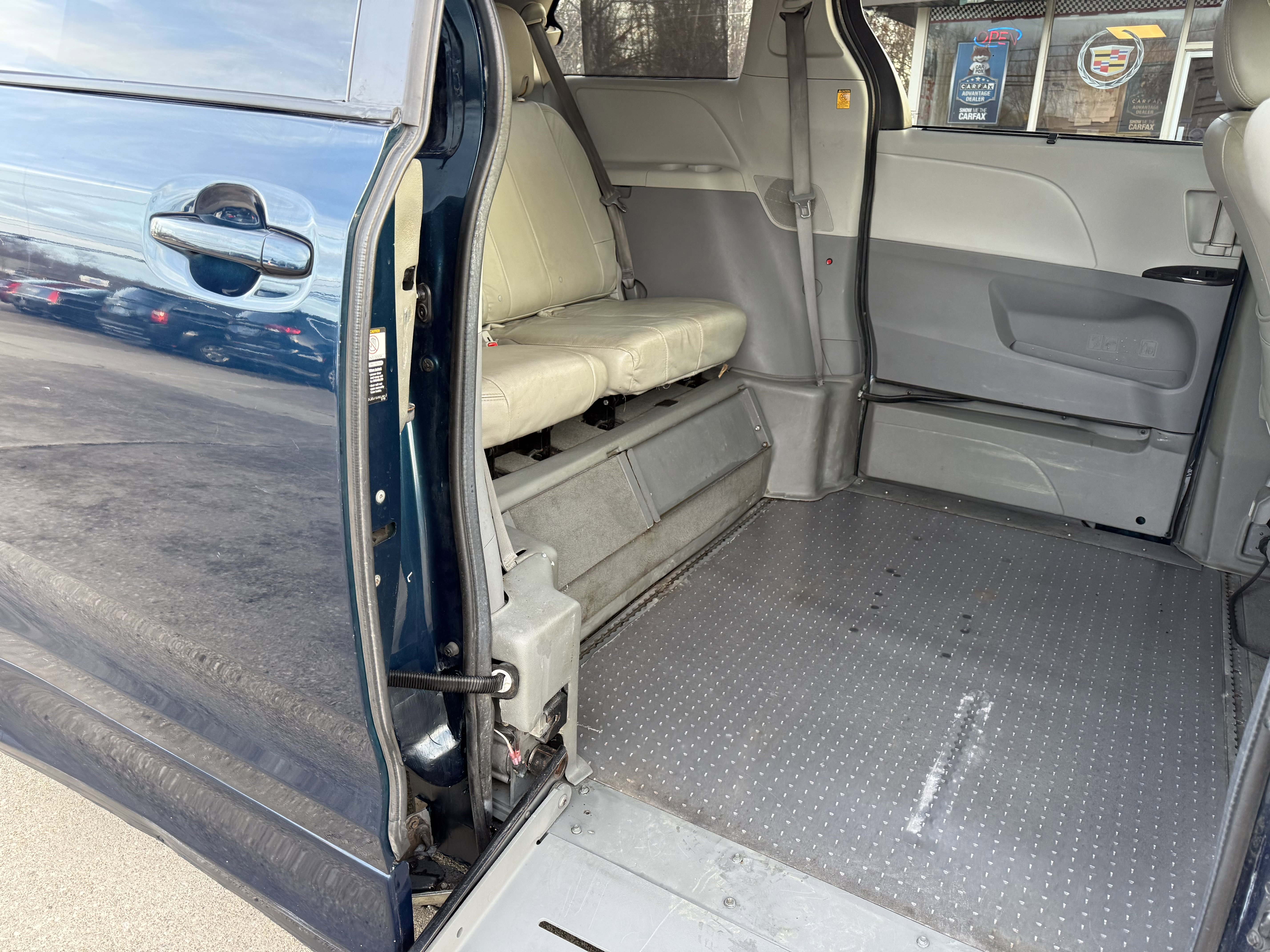 Used 2011 Toyota Sienna LE image 29