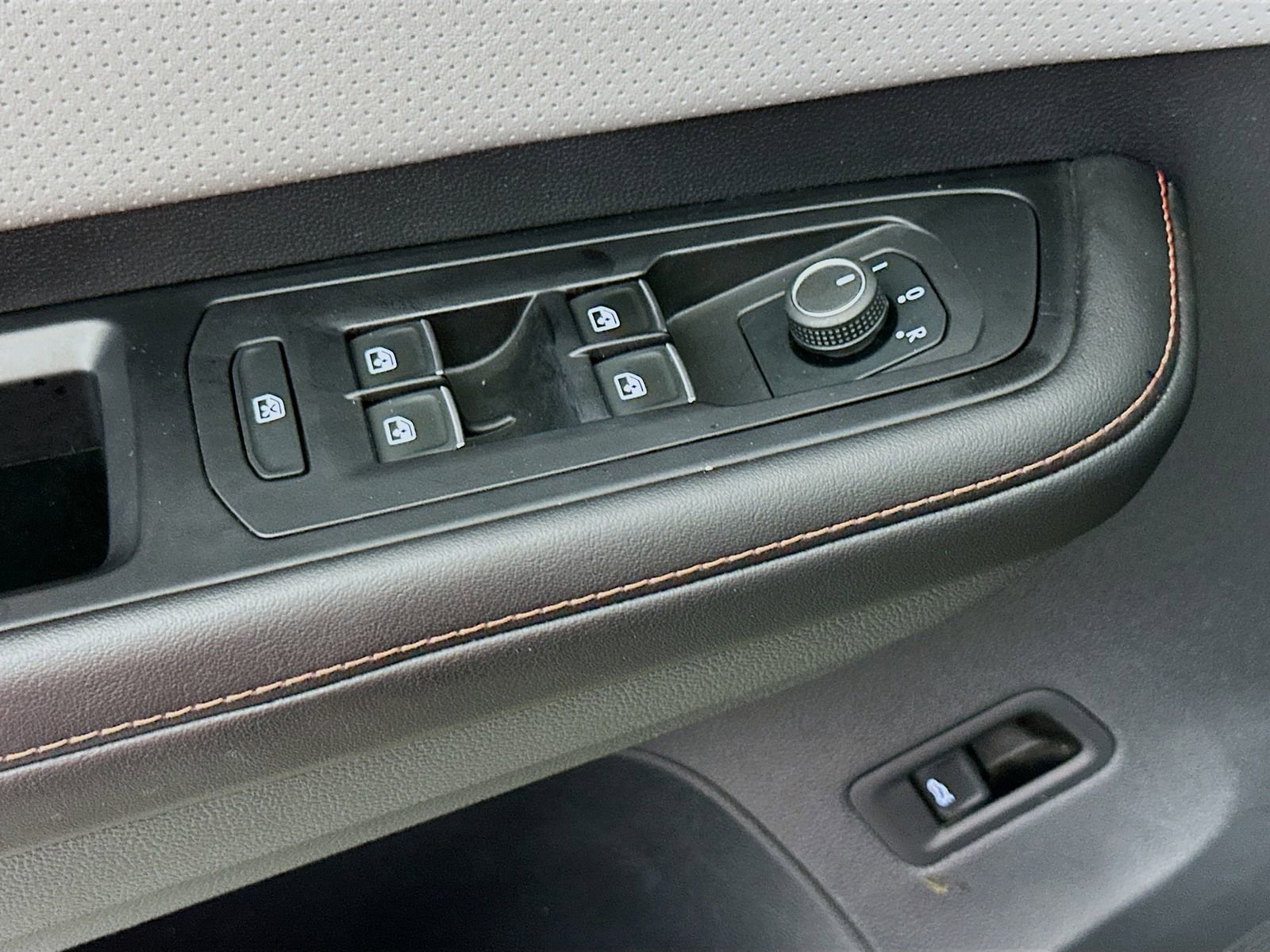 Used 2024 Volkswagen Atlas Peak Edition SE AWD/4WD image 19