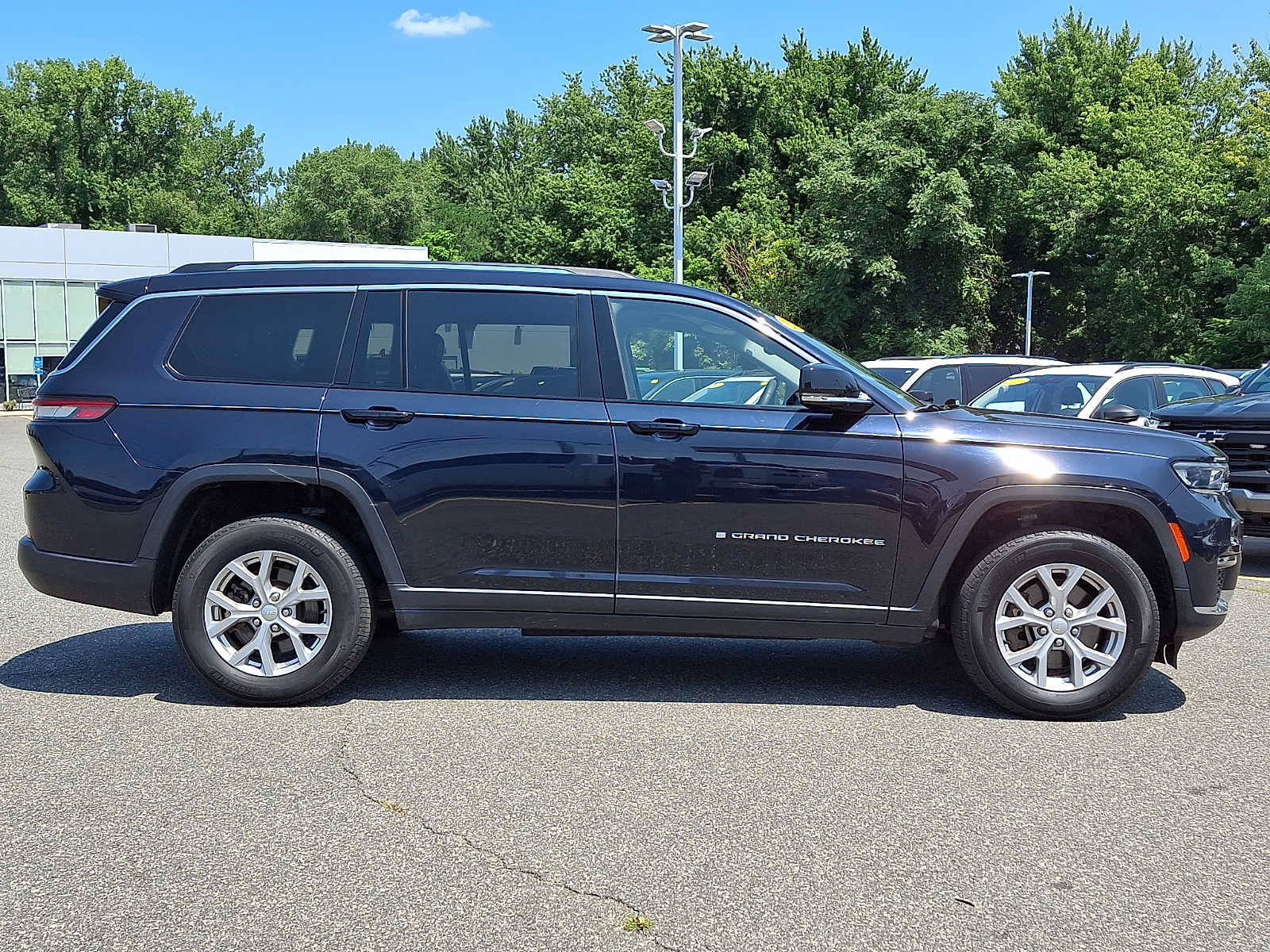 Certified 2023 Jeep Grand Cherokee L Limited AWD/4WD image 7