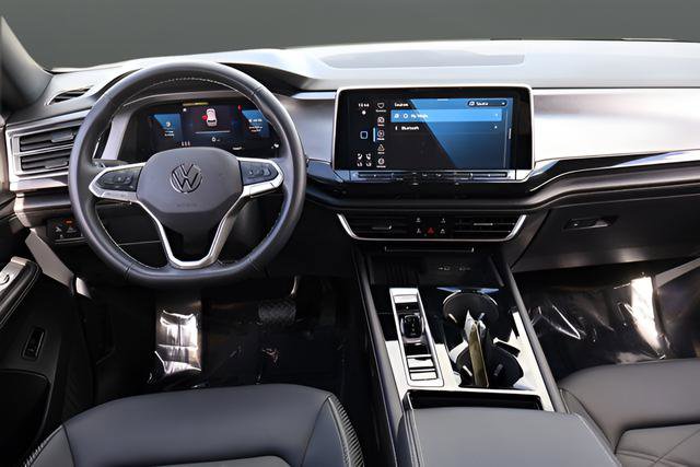 Certified 2025 Volkswagen Atlas Cross Sport SE image 14