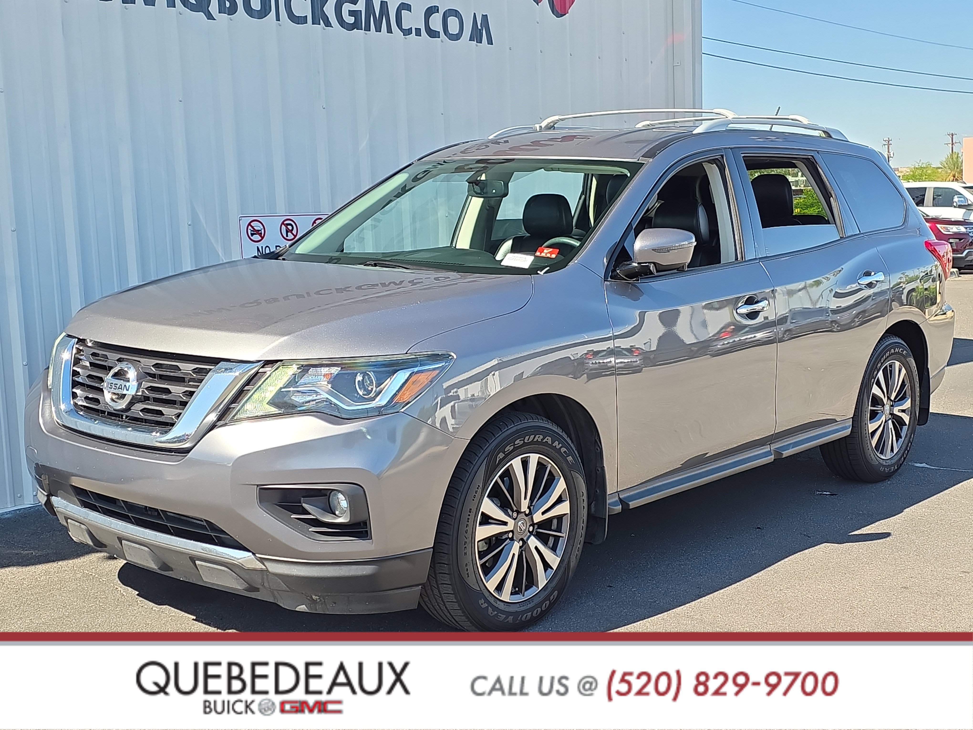 Used 2017 Nissan Pathfinder SL FWD image 3