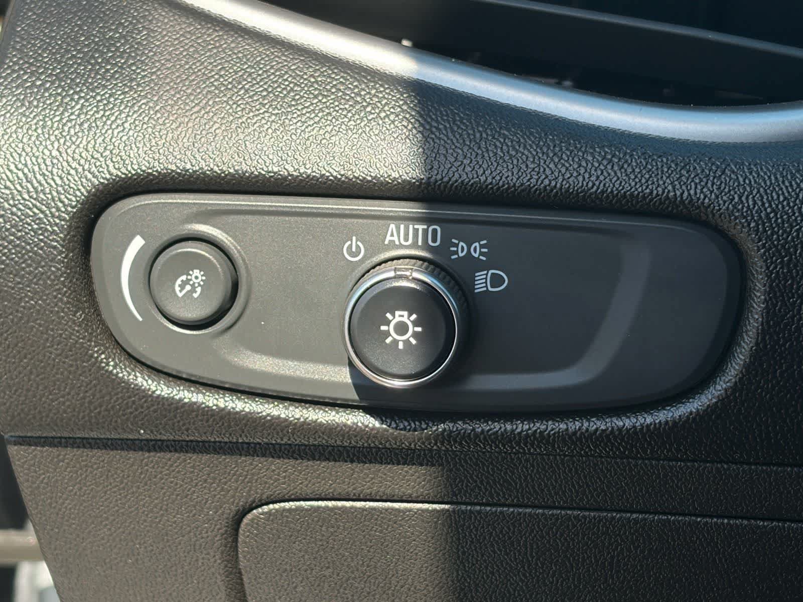 Used 2022 Chevrolet Malibu LT FWD image 16