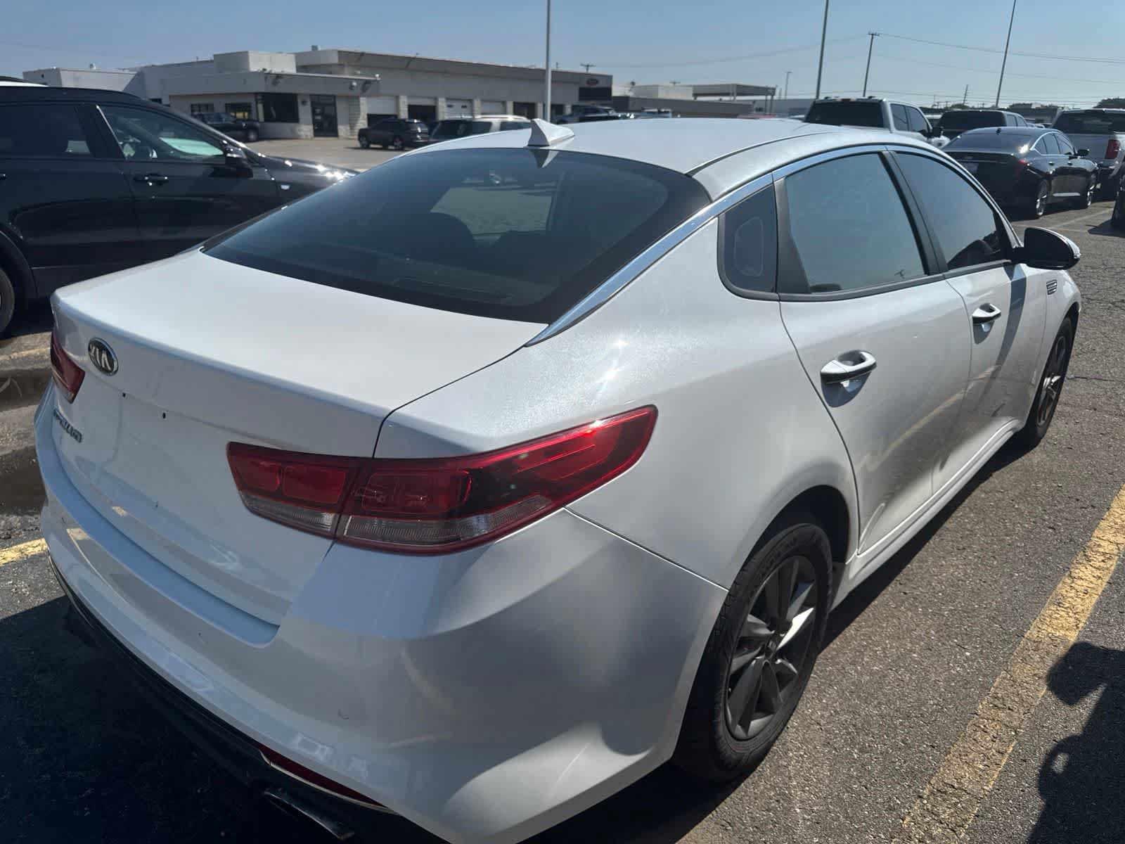 Used 2020 Kia Optima LX FWD image 12