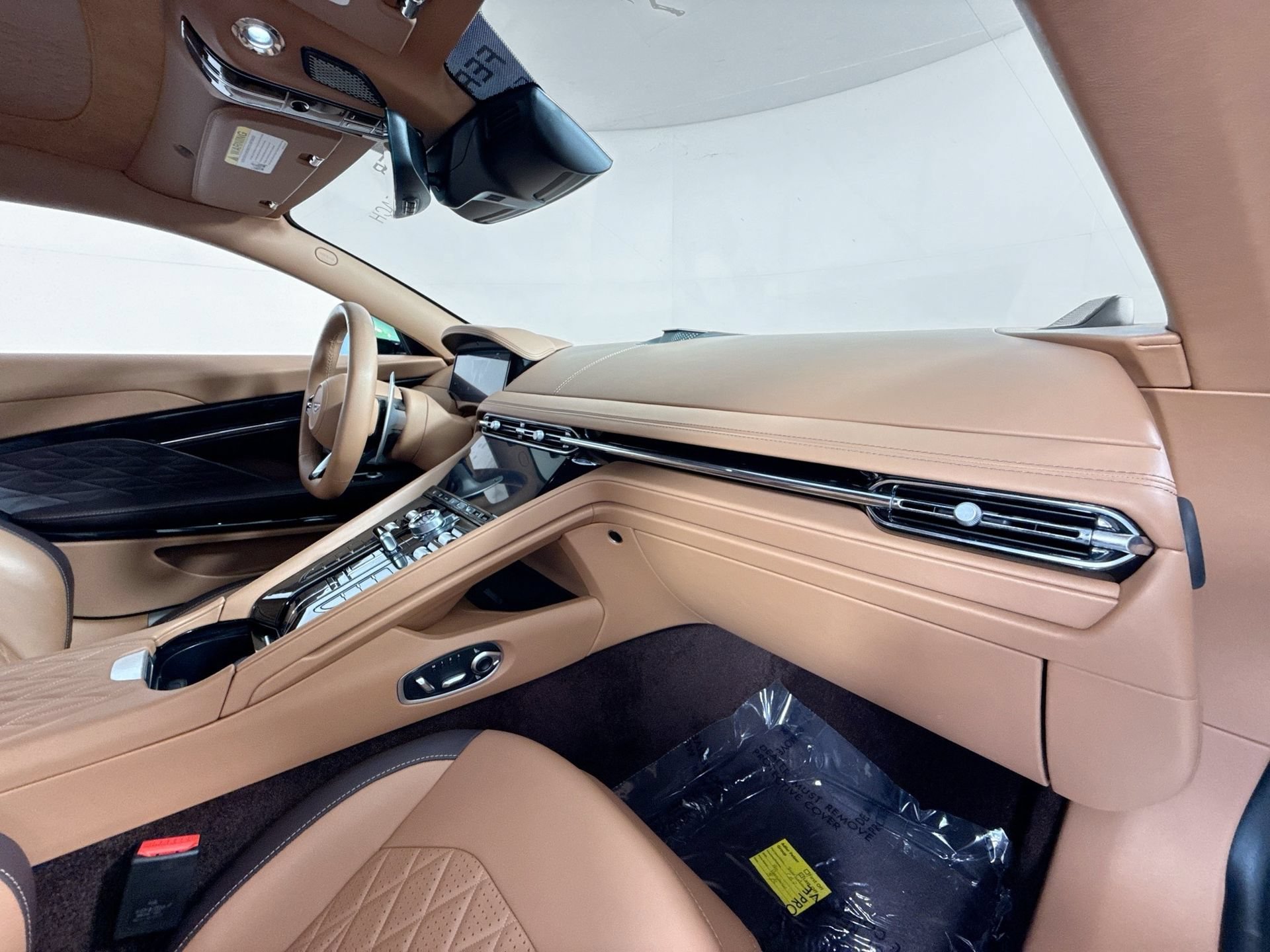 Used 2024 Aston Martin DB12 Coupe RWD image 26