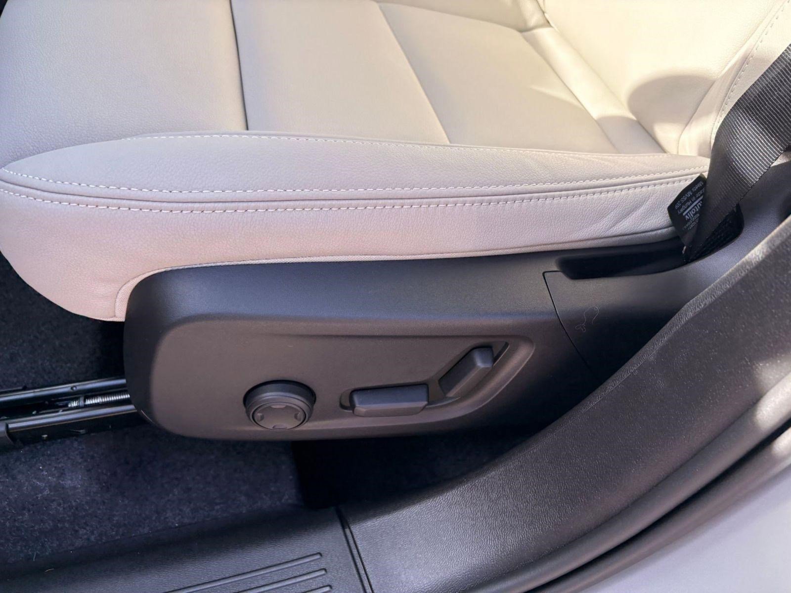 New 2026 Volvo XC40 B4 Plus w/ Climate Package image 13