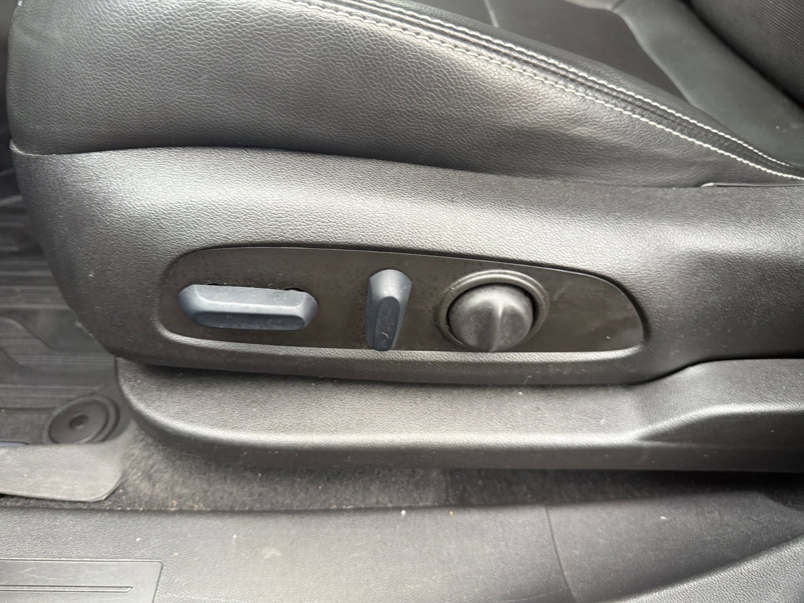 Used 2023 GMC Terrain SLT w/ LPO, Floor Liner Package image 26