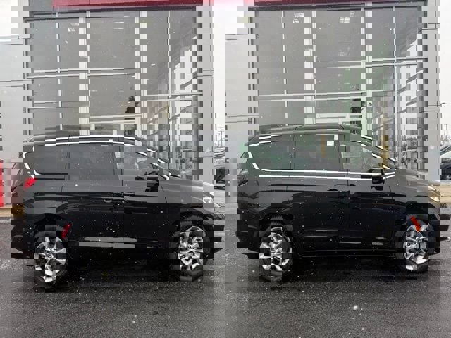 New 2026 Chrysler Pacifica Limited image 2