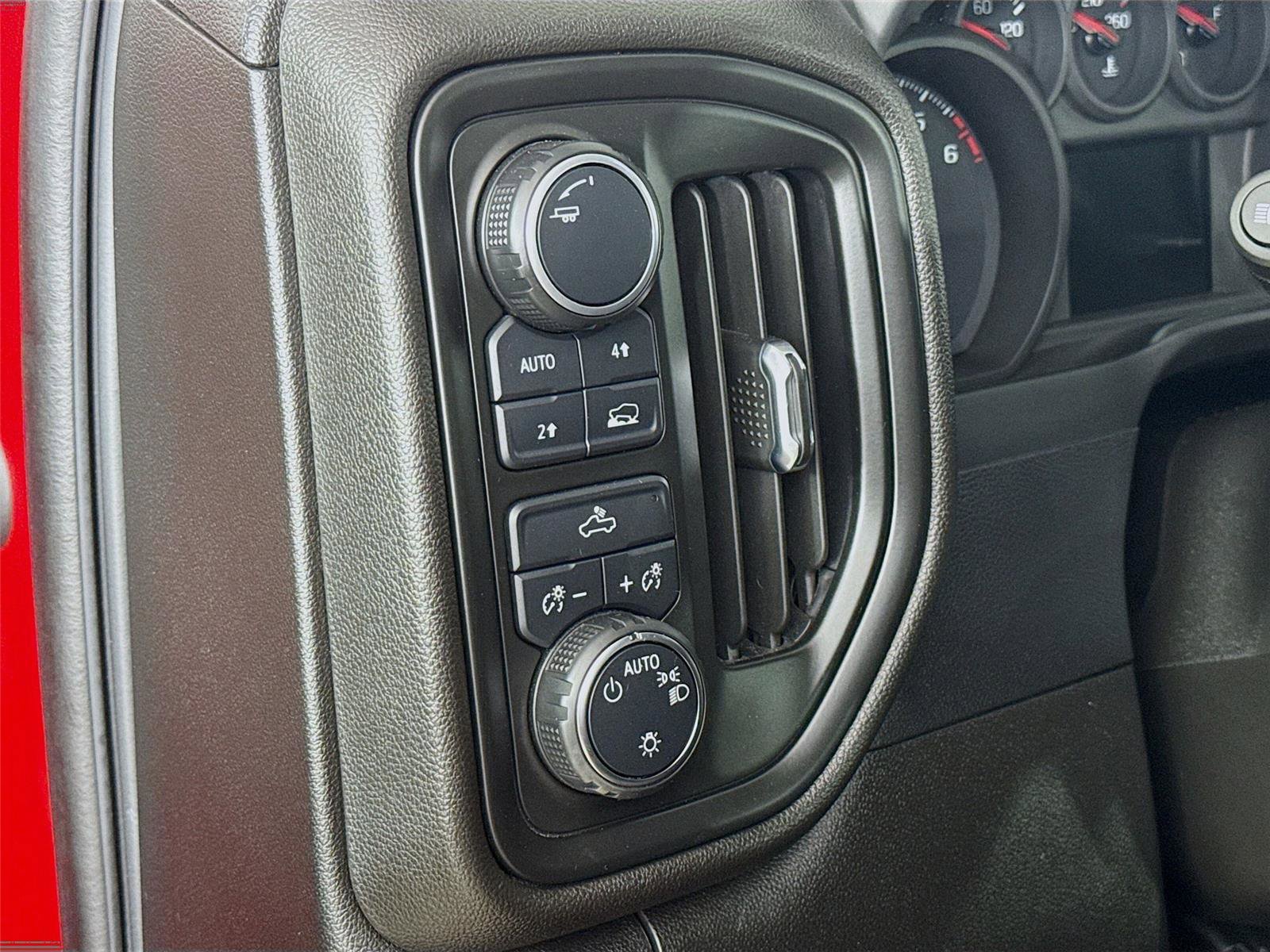 Used 2022 Chevrolet Silverado 1500 Custom image 12