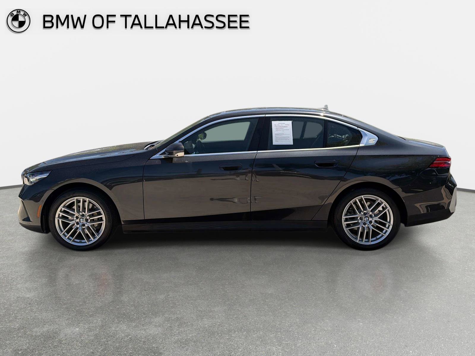 Used 2025 BMW 530i w/ Premium Package RWD image 8