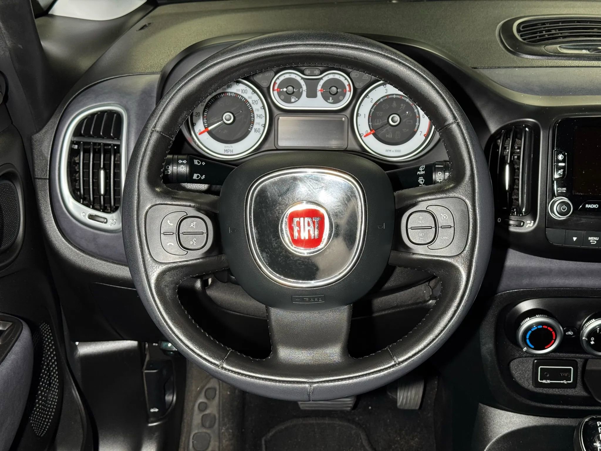 Used 2017 FIAT 500L Trekking w/ Dual-Pane Sunroof Package FWD image 29