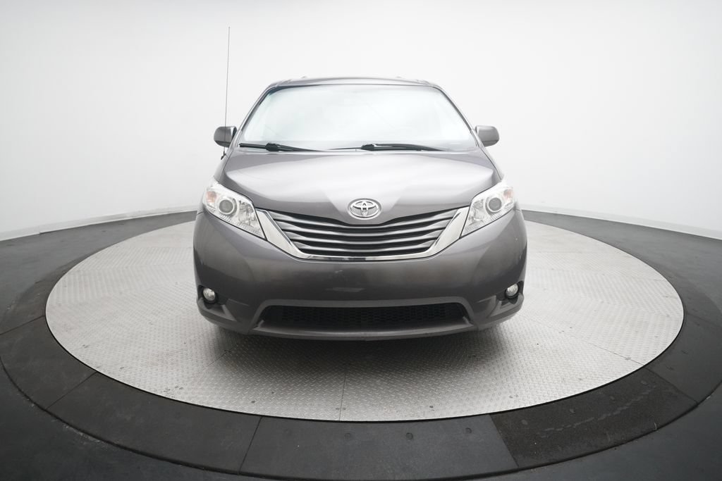 Used 2014 Toyota Sienna XLE FWD image 11