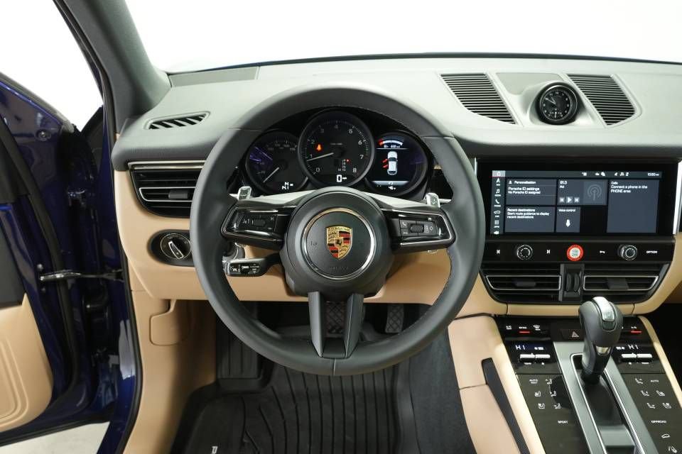 Certified 2026 Porsche Macan AWD/4WD image 12