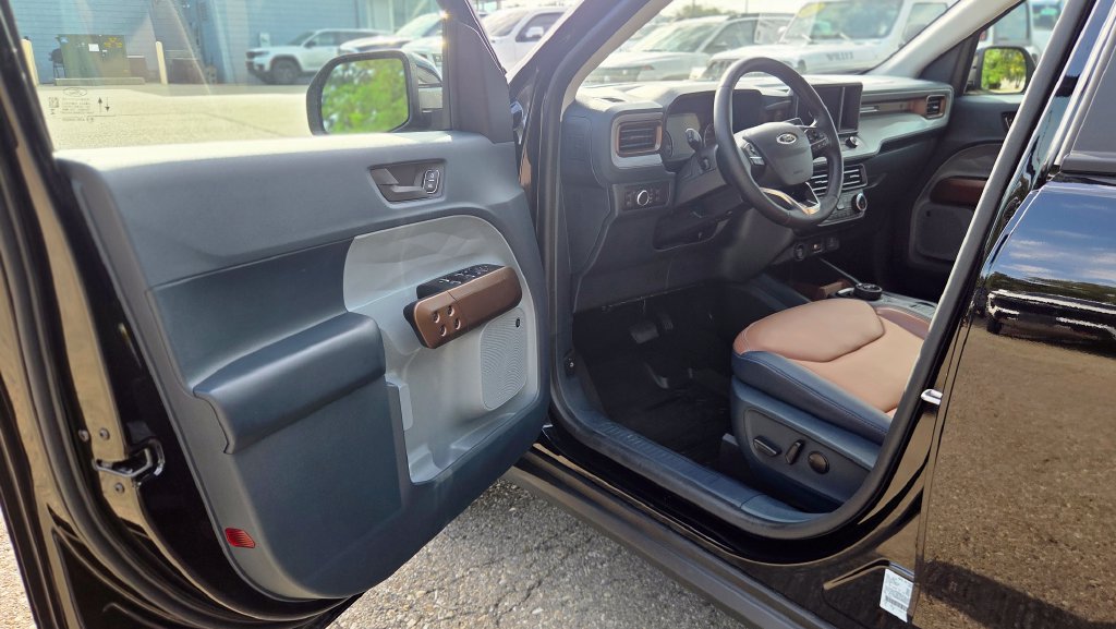 Used 2024 Ford Maverick Lariat FWD image 9