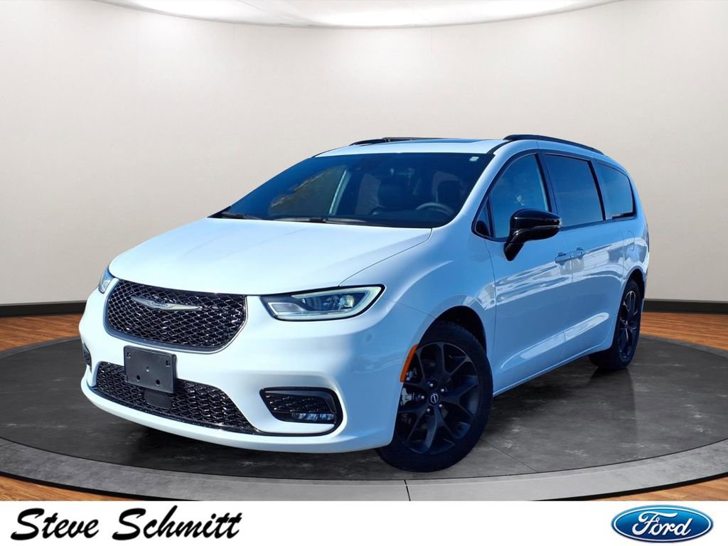 Used 2025 Chrysler Pacifica Limited