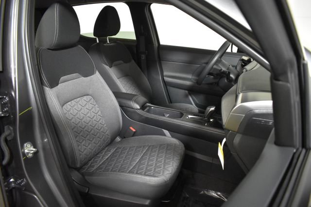 Used 2025 Nissan Kicks SV AWD/4WD image 30