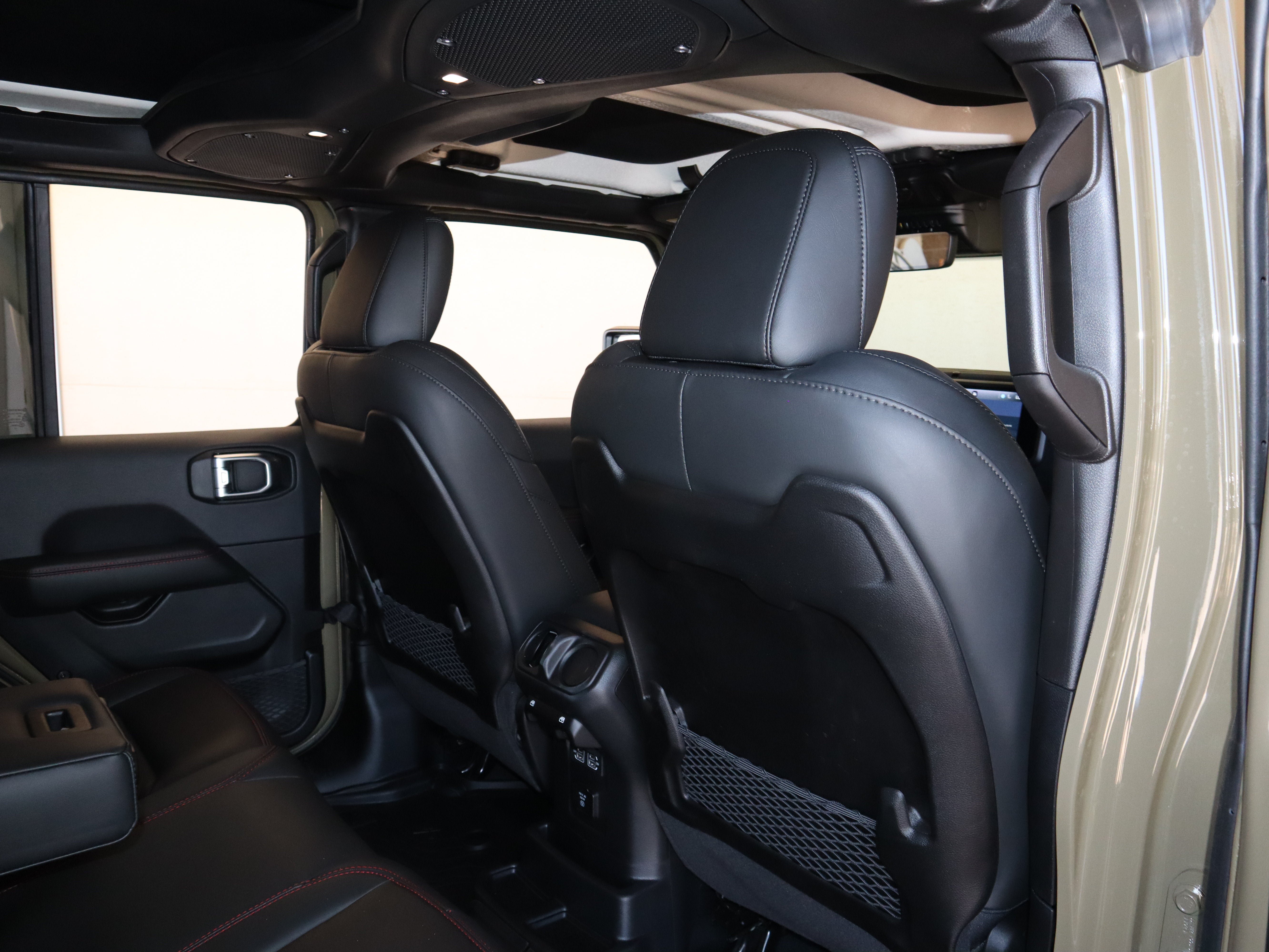 Used 2025 Jeep Wrangler Unlimited Rubicon AWD/4WD image 44