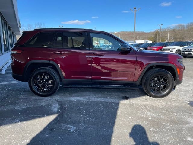 Used 2024 Jeep Grand Cherokee Altitude image 5