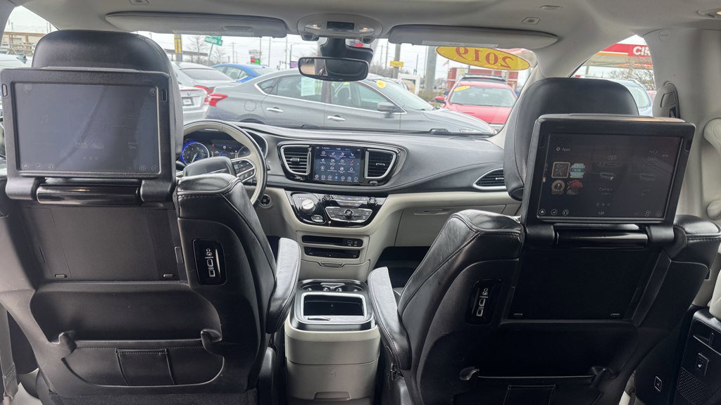 Used 2019 Chrysler Pacifica Limited w/ Tire & Wheel Group FWD image 25