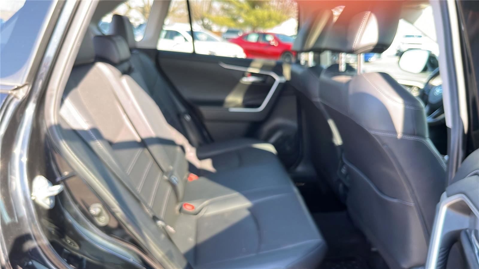 Used 2020 Toyota RAV4 Limited image 18