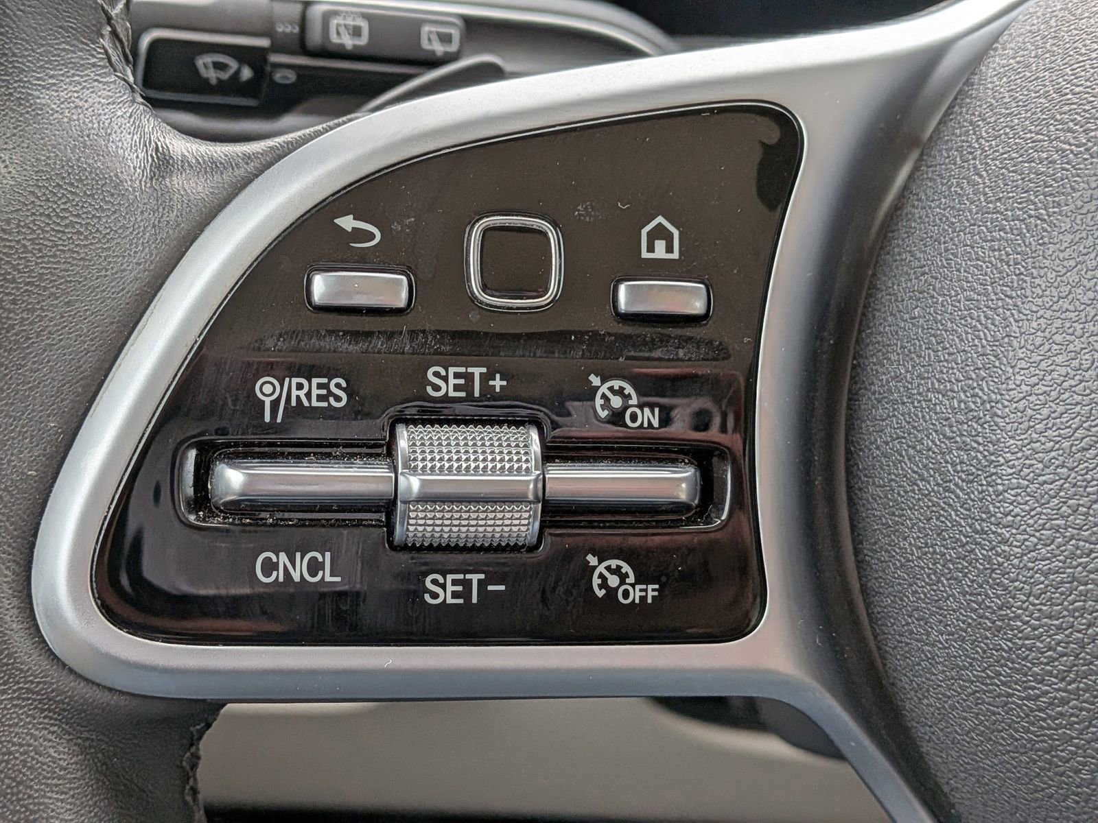 Used 2020 Mercedes-Benz GLS 450 4MATIC image 30