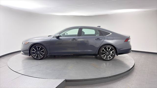 Used 2023 Honda Accord Touring image 3