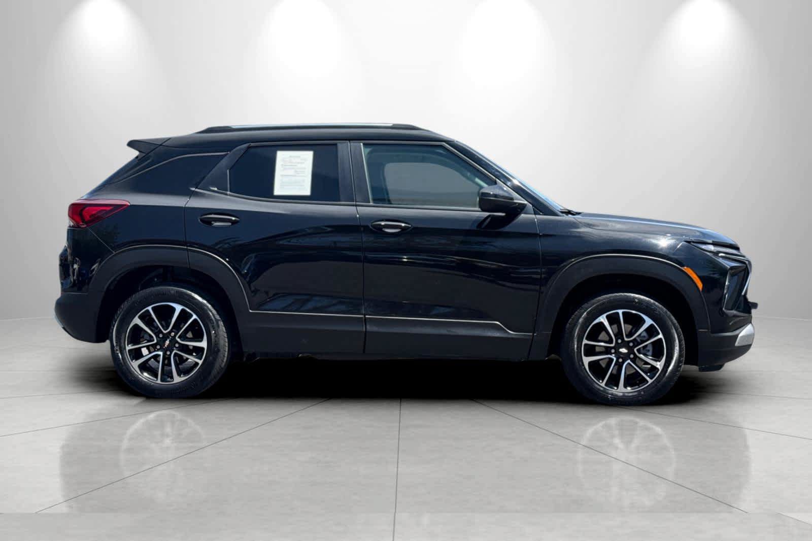 Used 2025 Chevrolet TrailBlazer LT AWD/4WD image 8