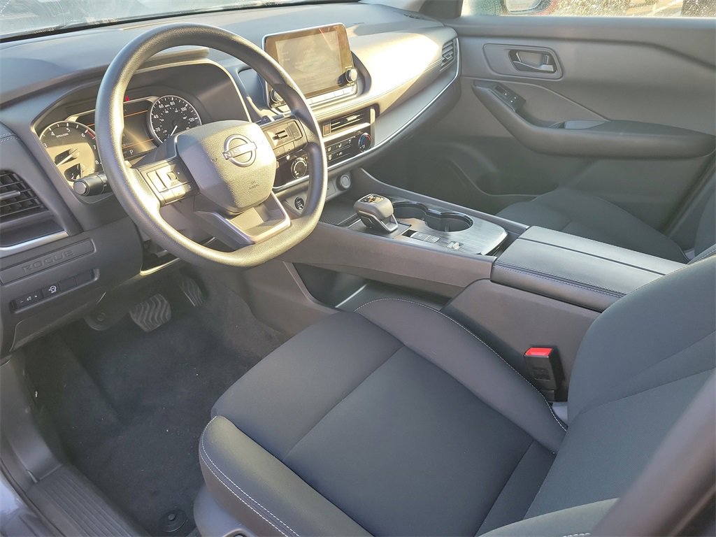 Used 2025 Nissan Rogue S image 15