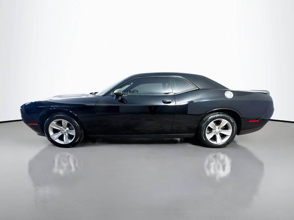 Used 2016 Dodge Challenger SXT RWD image 4