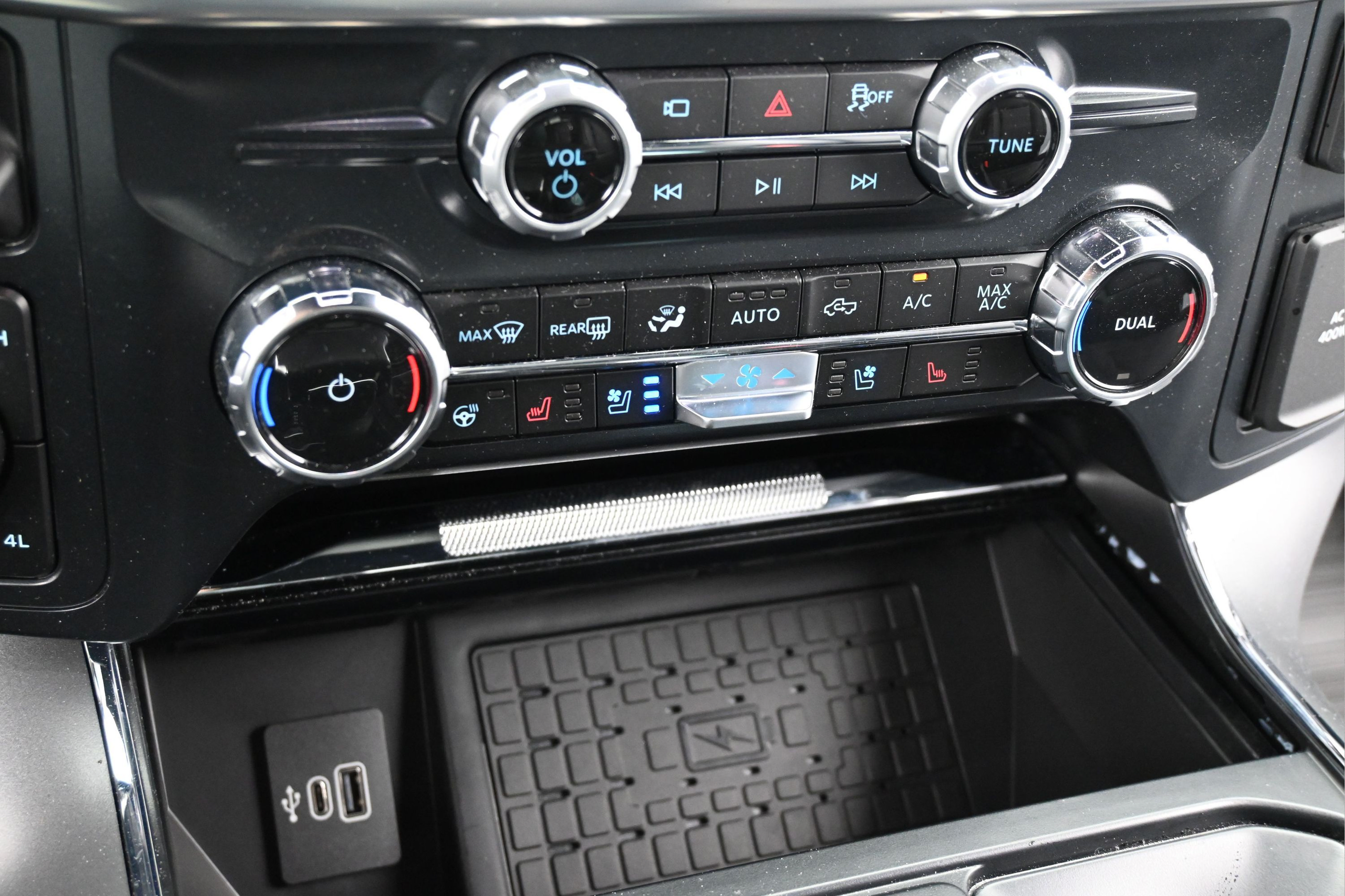 Used 2025 Ford F150 Lariat w/ Equipment Group 502A High AWD/4WD image 19