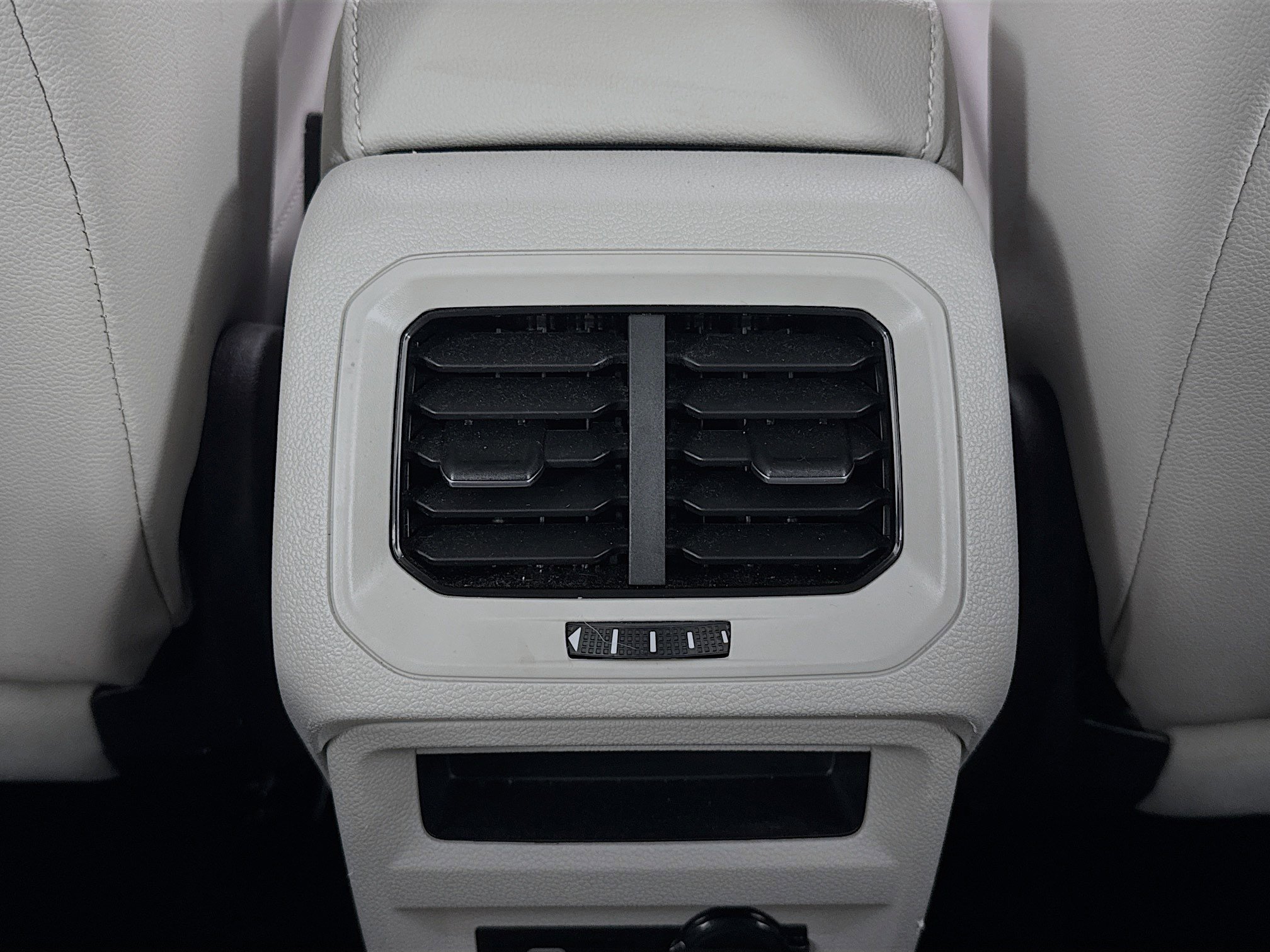 Used 2022 Volkswagen Tiguan SE R-Line image 25