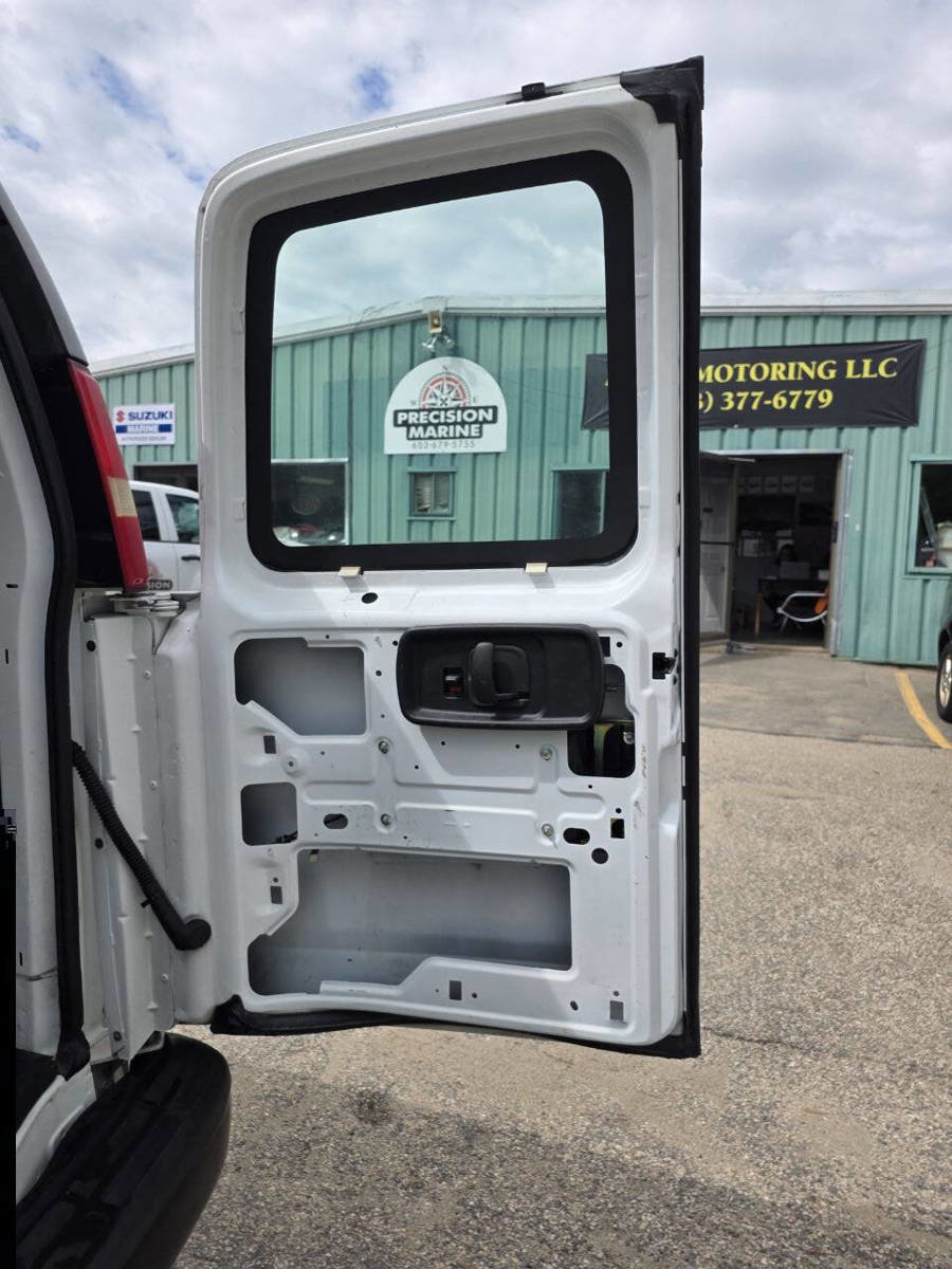 Used 2006 Chevrolet Express 1500 RWD image 16