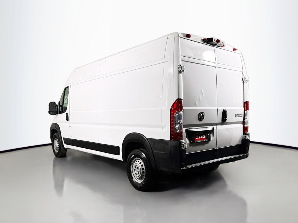 Used 2024 RAM ProMaster 2500 w/ Convenience Group FWD image 3