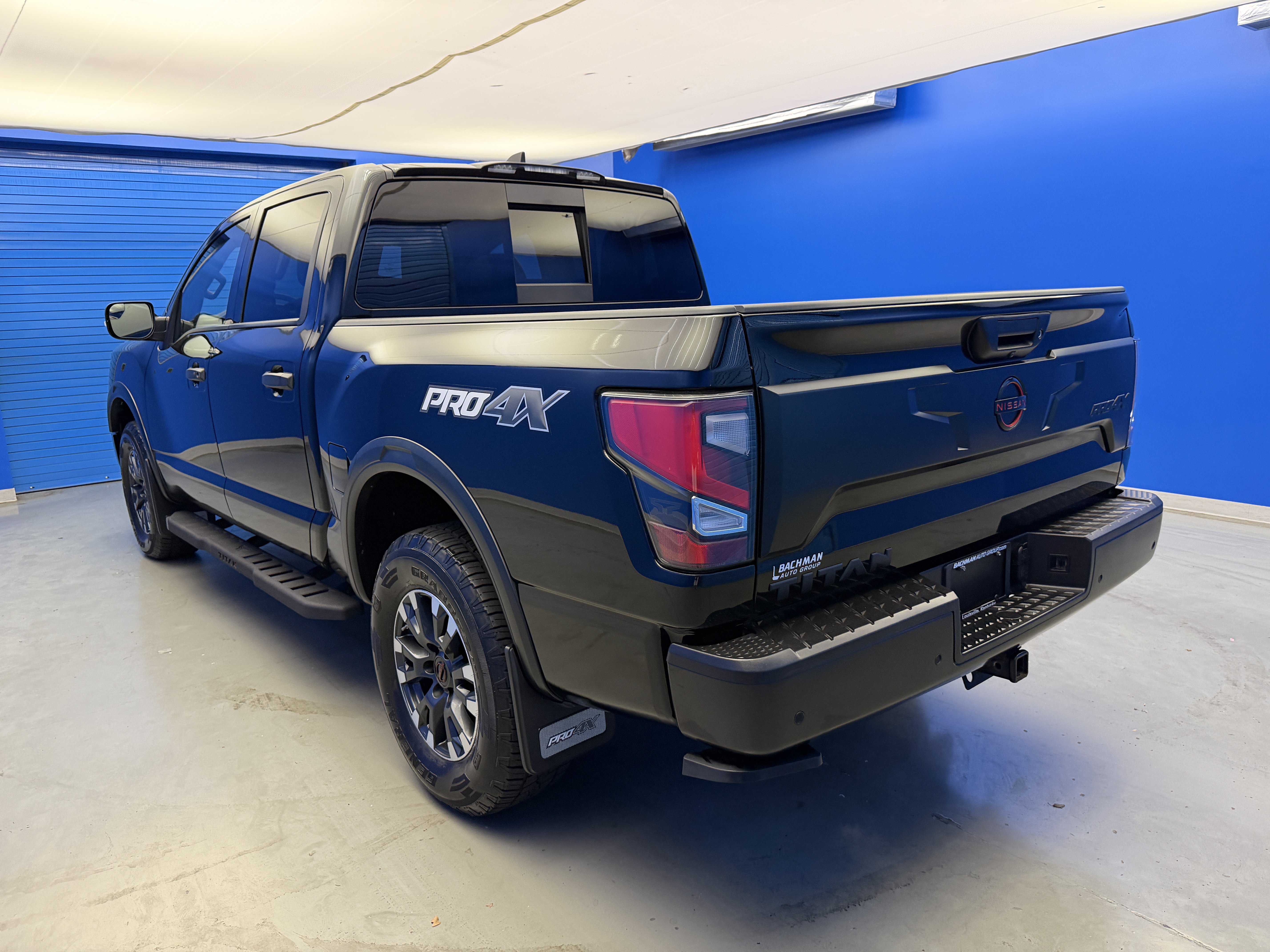 Used 2024 Nissan Titan PRO-4X w/ Pro-4x Convenience Package AWD/4WD image 5